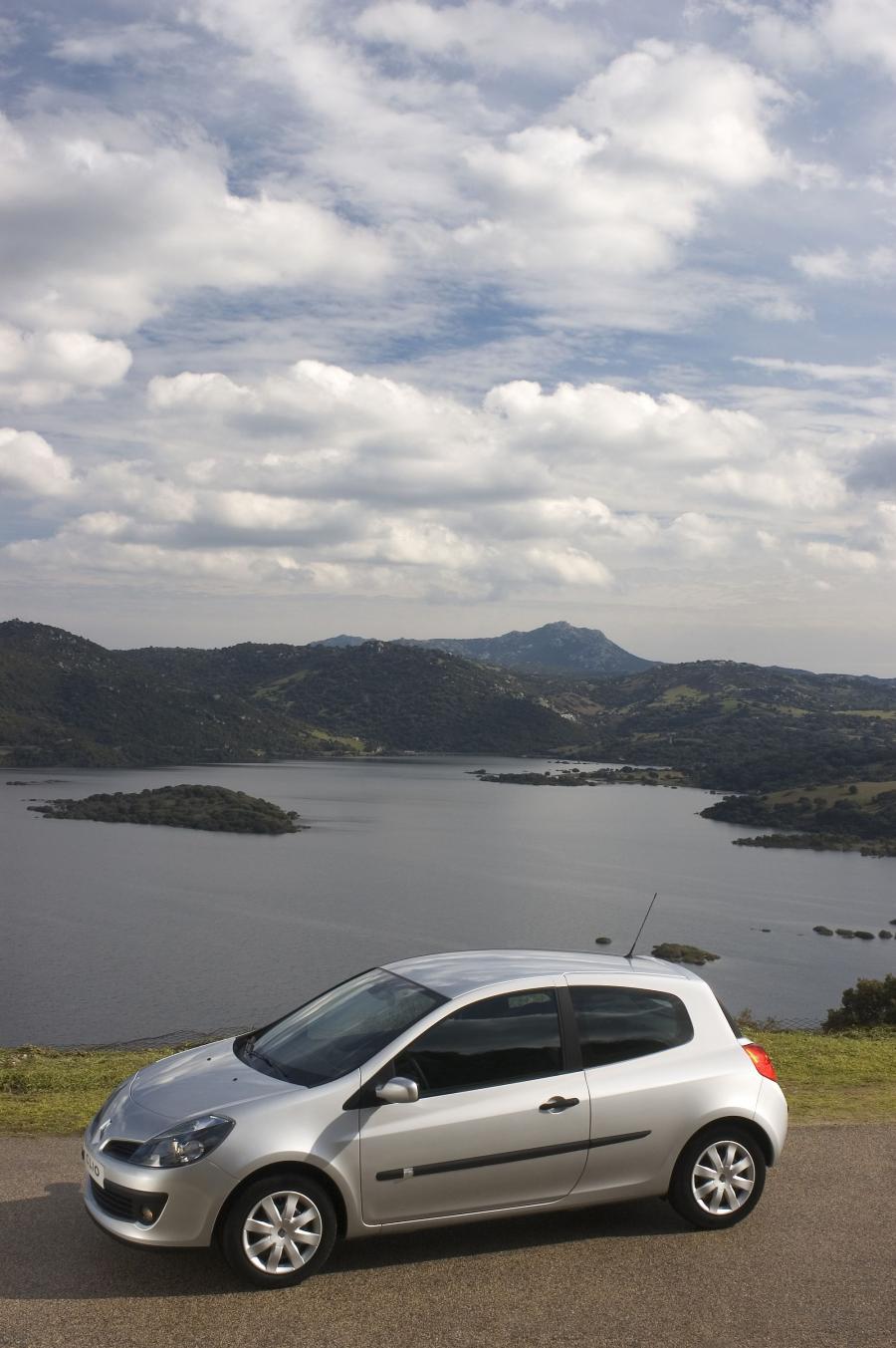  Renault Clio 2006 года  (фото 81 из 97)